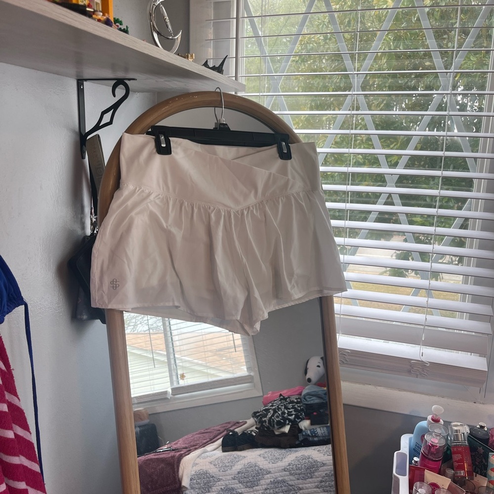 Woman’s simply southern XL white scort (skirt-short)